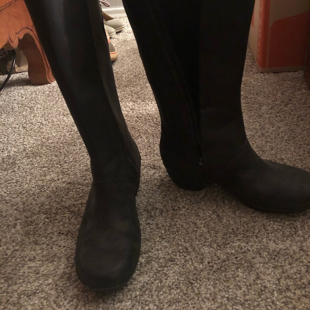 Merrell boots (fit like size 6)